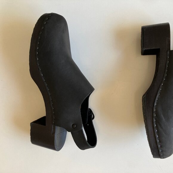 Bryr Daphne Monochrome in Black Clogs (wooden heel) - Picture 2 of 6